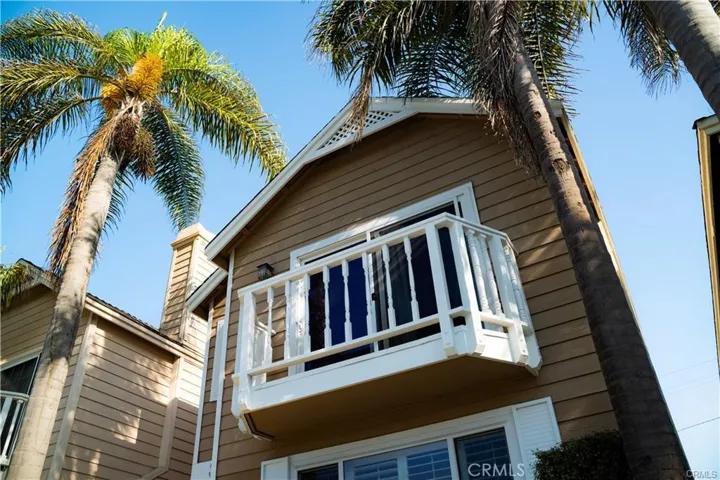 320 17th Street, Huntington Beach, California 92648