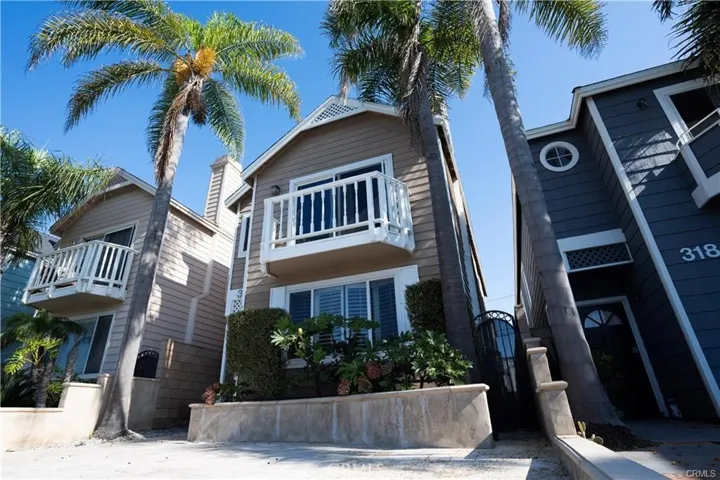 320 17th Street, Huntington Beach, California 92648