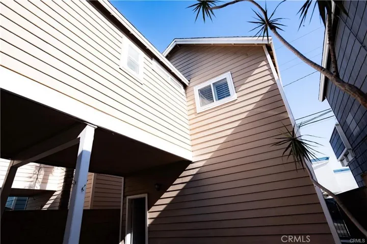 320 17th Street, Huntington Beach, California 92648