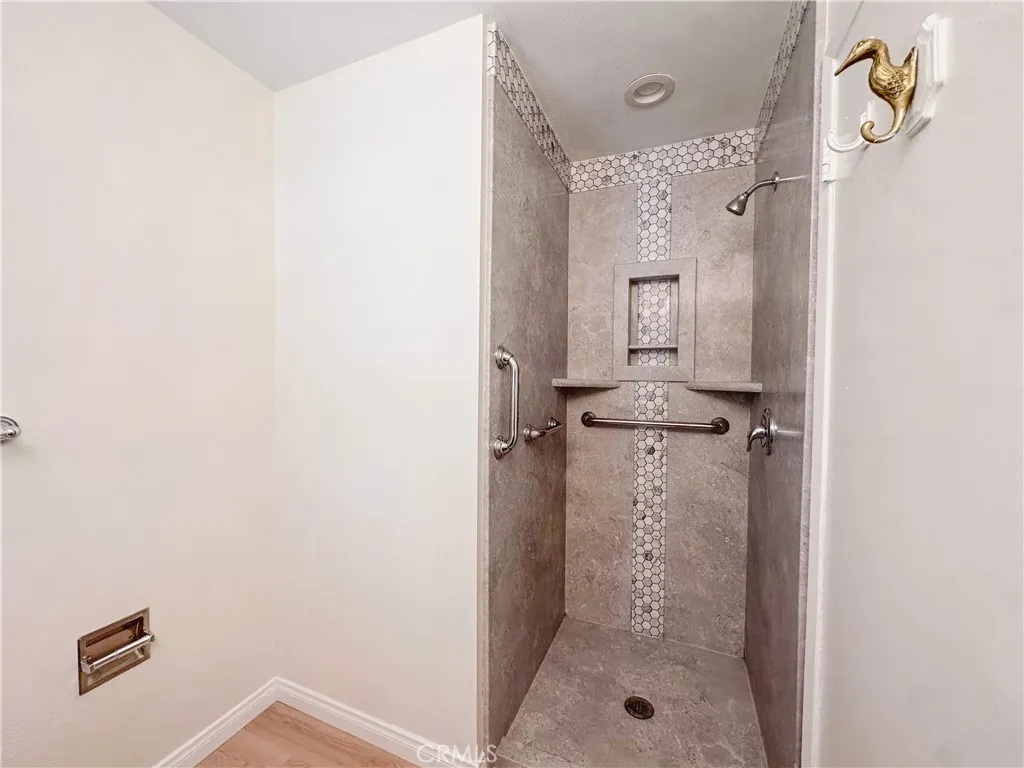 1124 N Soldano Drive, Azusa, California 91702 home-pic-14