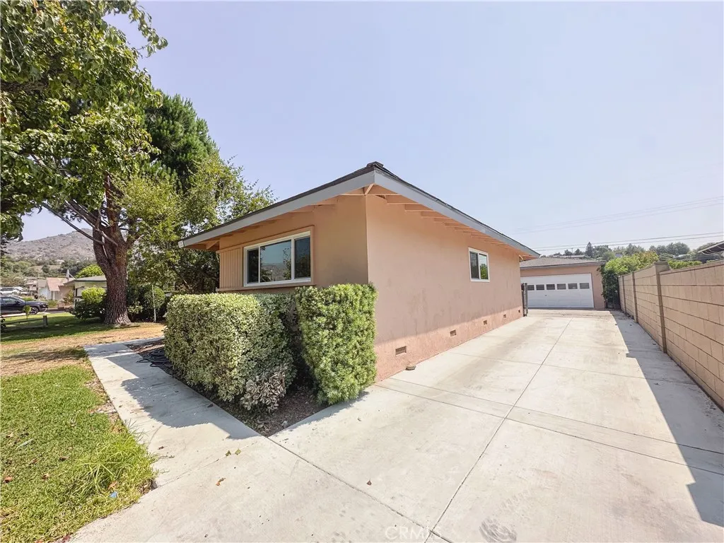 1124 N Soldano Drive, Azusa, California 91702 home-pic-19