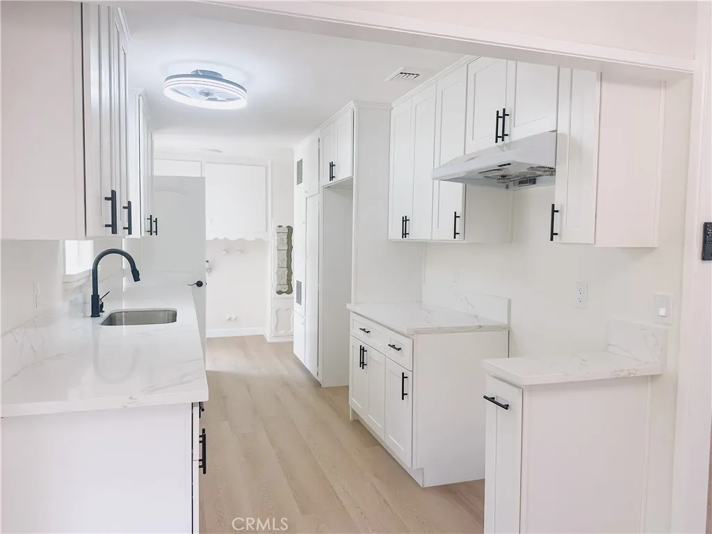 1124 N Soldano Drive, Azusa, California 91702 home-pic-16