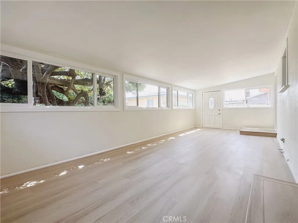 1124 N Soldano Drive, Azusa, California 91702 home-pic-17