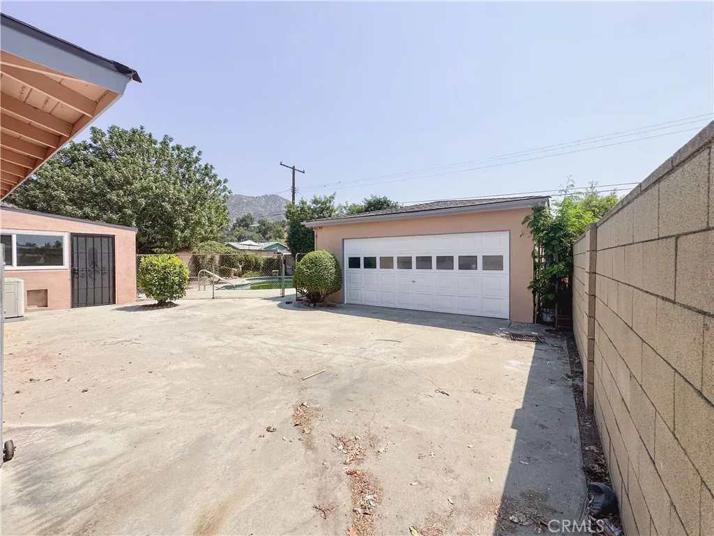 1124 N Soldano Drive, Azusa, California 91702 home-pic-18