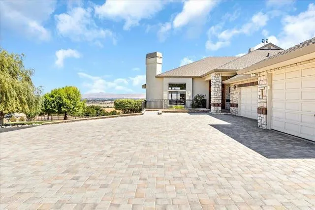 275 Nicholson Drive, Hollister, California 95023