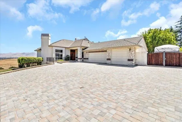 275 Nicholson Drive, Hollister, California 95023