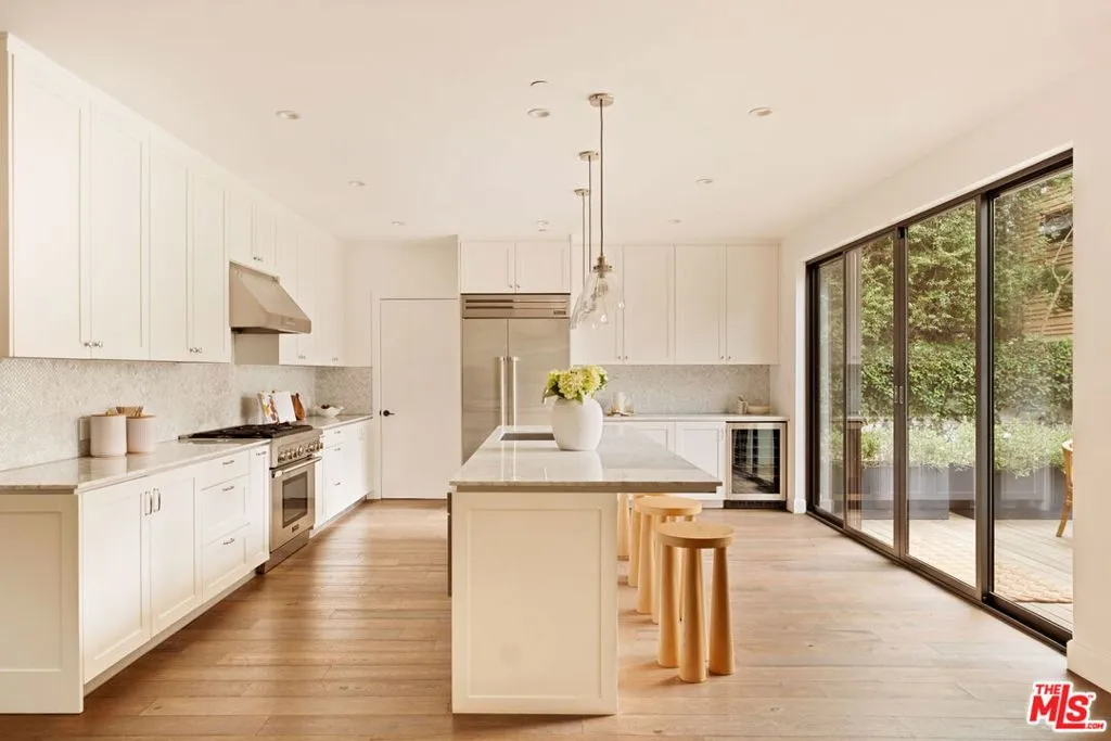 1023 Superba Avenue, Venice, California 90291 home-pic-8