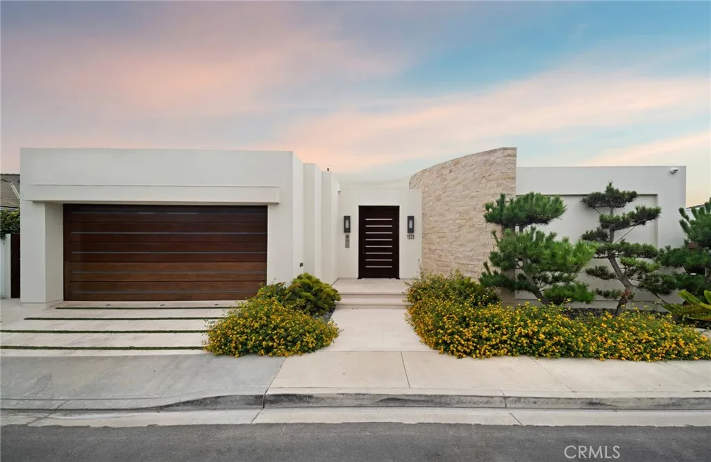 1523 Dolphin, Corona Del Mar, California 92625, 3 Bedrooms Bedrooms, ,3 BathroomsBathrooms,Residential Lease,For Rent,Dolphin,OC25185971
