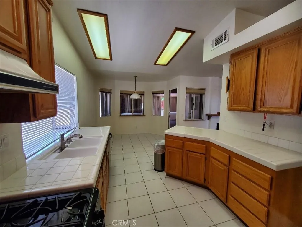 2137 Garland Way, Hemet, California 92545 home-pic-10