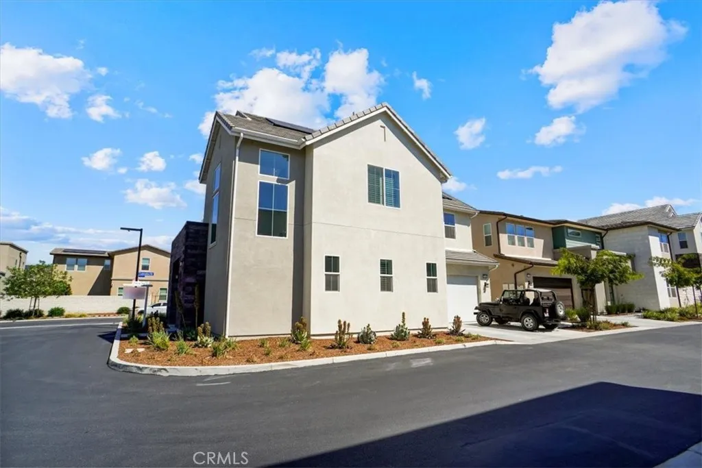 27004 Goldfields Court, Valencia, California 91381 home-pic-1