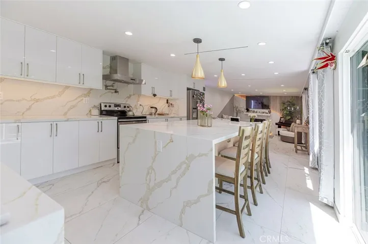 10426 Larwin Avenue, Chatsworth, California 91311