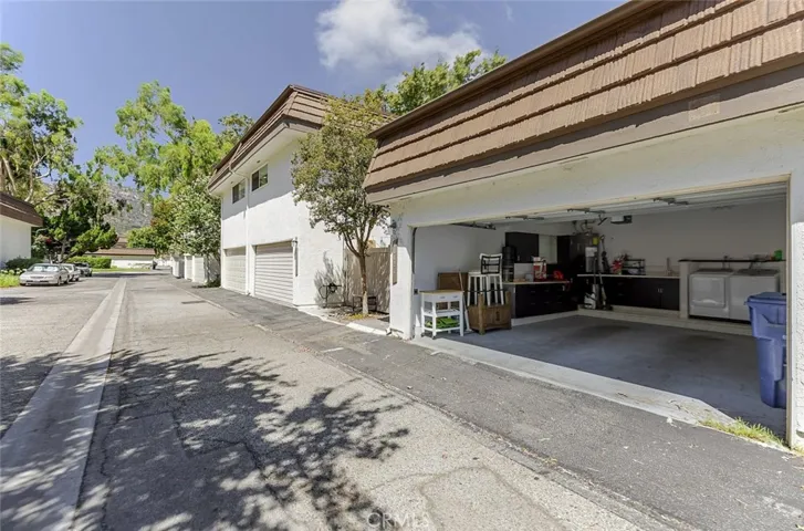 10426 Larwin Avenue, Chatsworth, California 91311