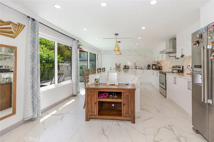 10426 Larwin Avenue, Chatsworth, California 91311