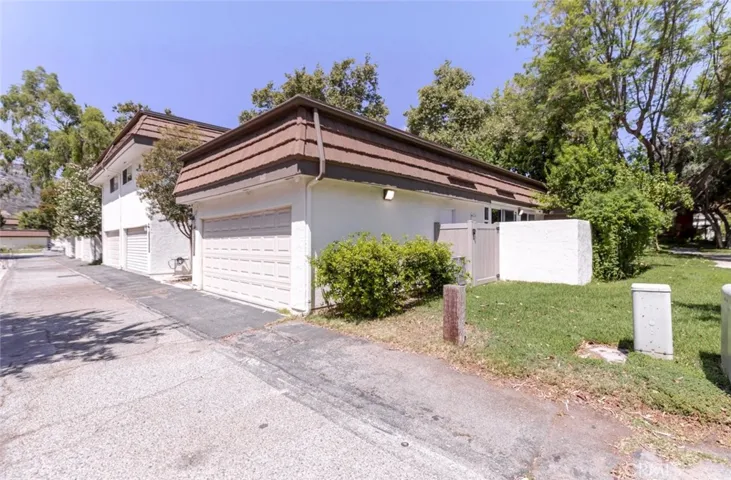 10426 Larwin Avenue, Chatsworth, California 91311