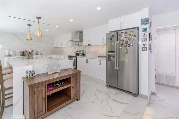 10426 Larwin Avenue, Chatsworth, California 91311