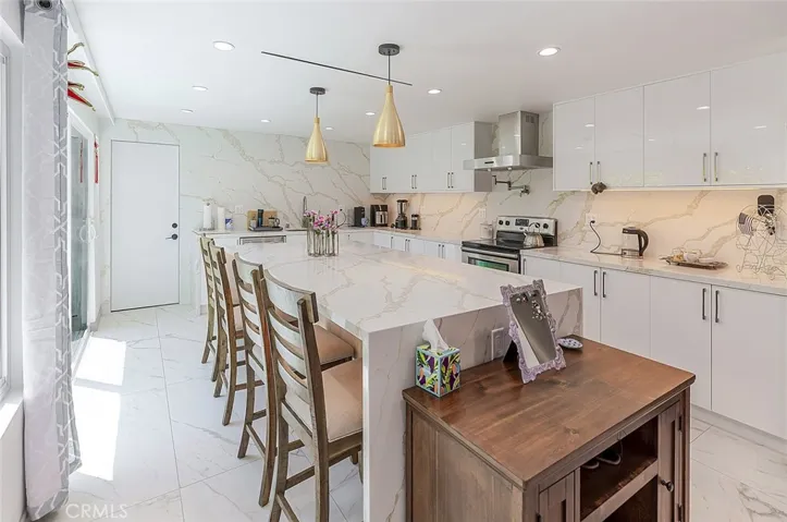 10426 Larwin Avenue, Chatsworth, California 91311