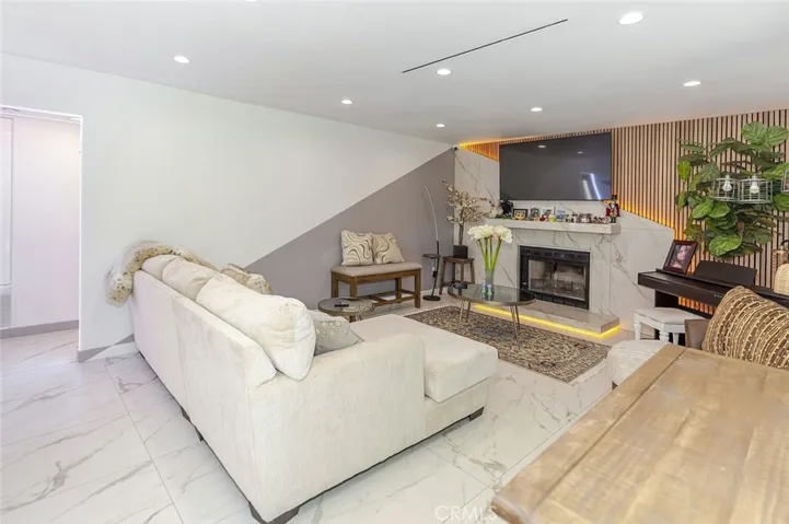10426 Larwin Avenue, Chatsworth, California 91311