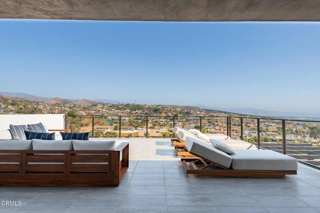 708 Skyview Terrace, Ventura, California 93003 home-pic-12
