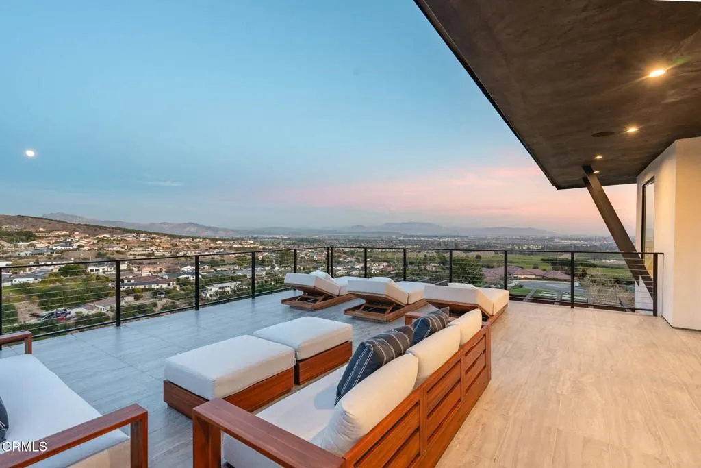 708 Skyview Terrace, Ventura, California 93003 home-pic-11