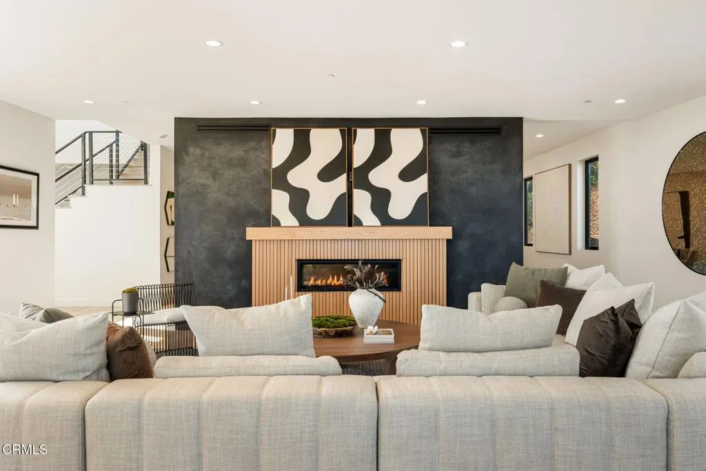708 Skyview Terrace, Ventura, California 93003 home-pic-2
