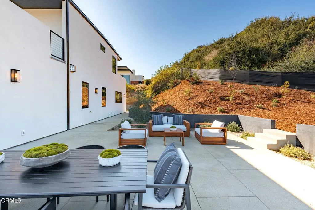 708 Skyview Terrace, Ventura, California 93003 home-pic-15