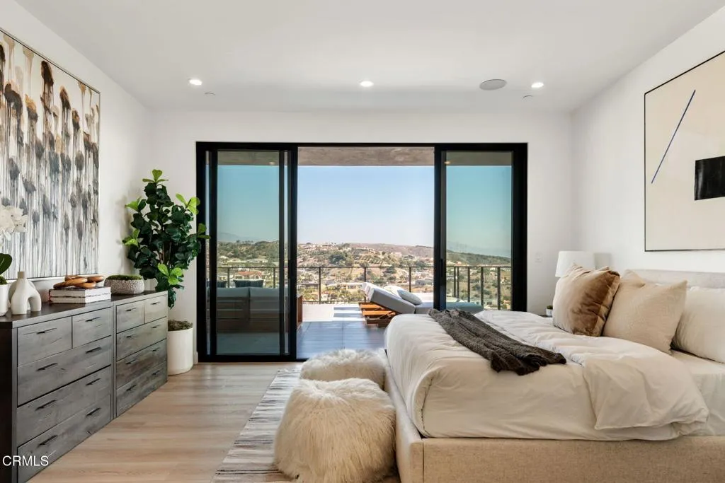 708 Skyview Terrace, Ventura, California 93003 home-pic-9