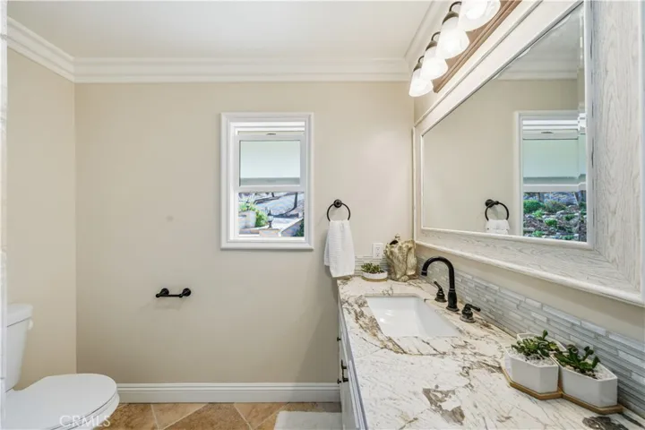 30990 Blackhorse Drive, Canyon Lake, California 92587