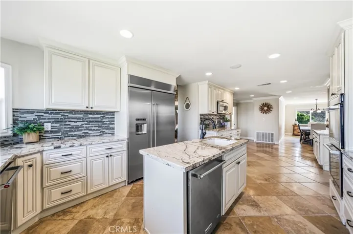 30990 Blackhorse Drive, Canyon Lake, California 92587