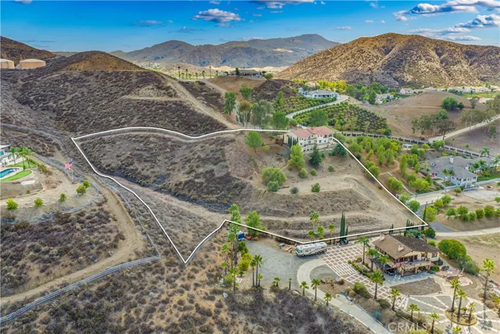 30990 Blackhorse Drive, Canyon Lake, California 92587