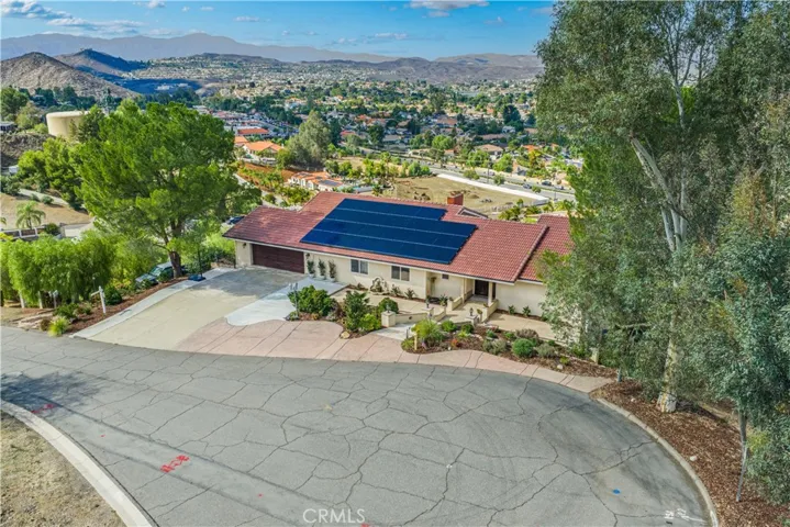 30990 Blackhorse Drive, Canyon Lake, California 92587