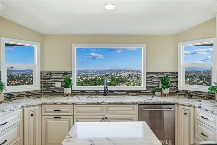 30990 Blackhorse Drive, Canyon Lake, California 92587