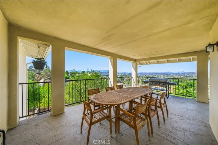 30990 Blackhorse Drive, Canyon Lake, California 92587
