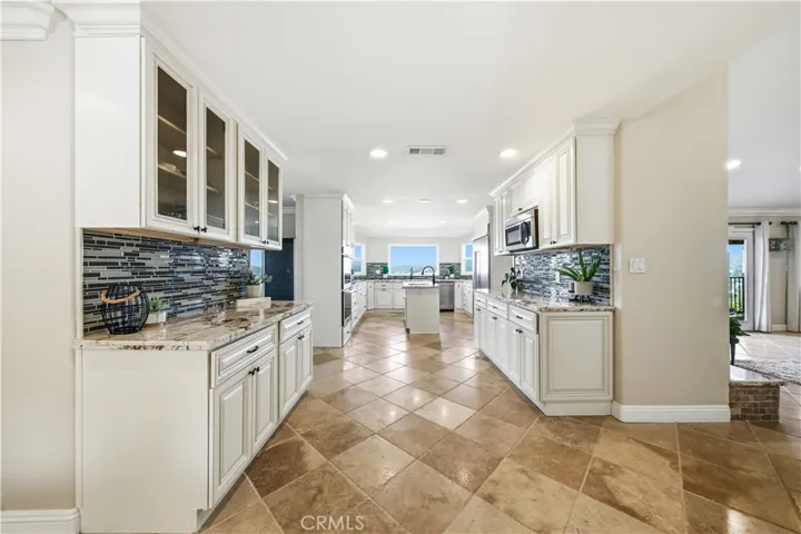 30990 Blackhorse Drive, Canyon Lake, California 92587