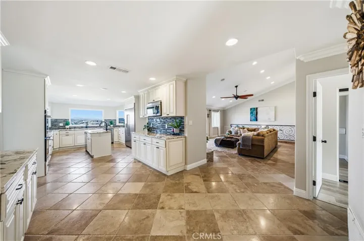 30990 Blackhorse Drive, Canyon Lake, California 92587