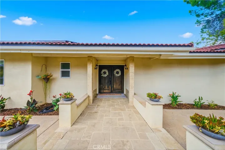 30990 Blackhorse Drive, Canyon Lake, California 92587
