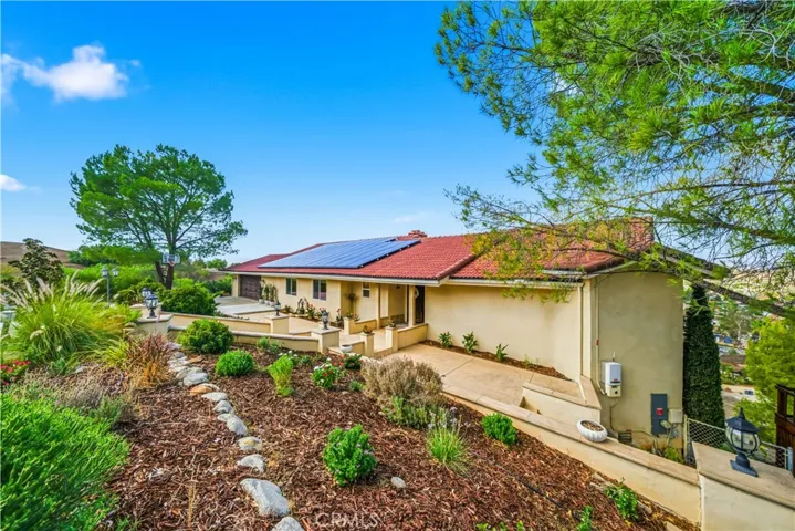 30990 Blackhorse Drive, Canyon Lake, California 92587