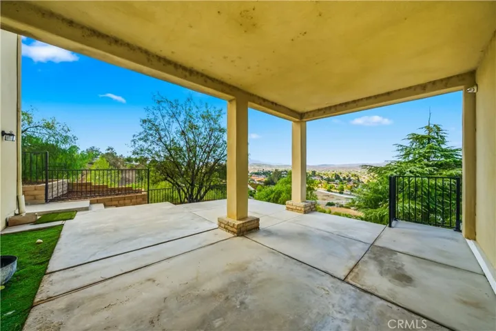 30990 Blackhorse Drive, Canyon Lake, California 92587