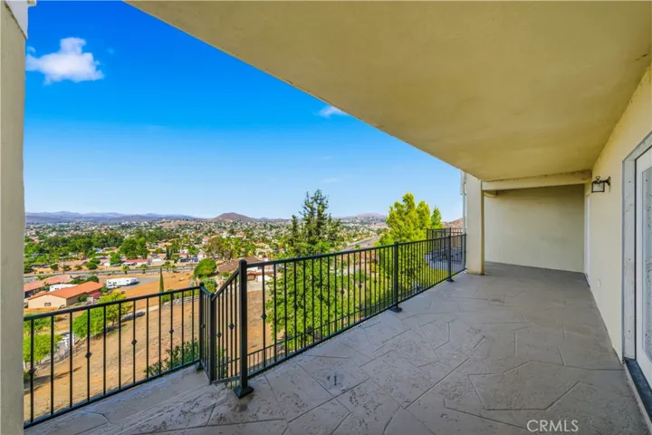 30990 Blackhorse Drive, Canyon Lake, California 92587