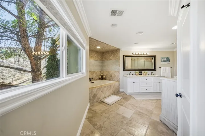 30990 Blackhorse Drive, Canyon Lake, California 92587