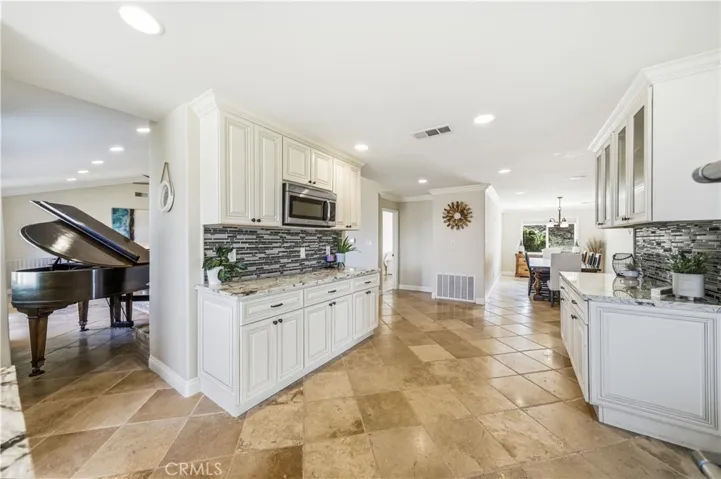 30990 Blackhorse Drive, Canyon Lake, California 92587