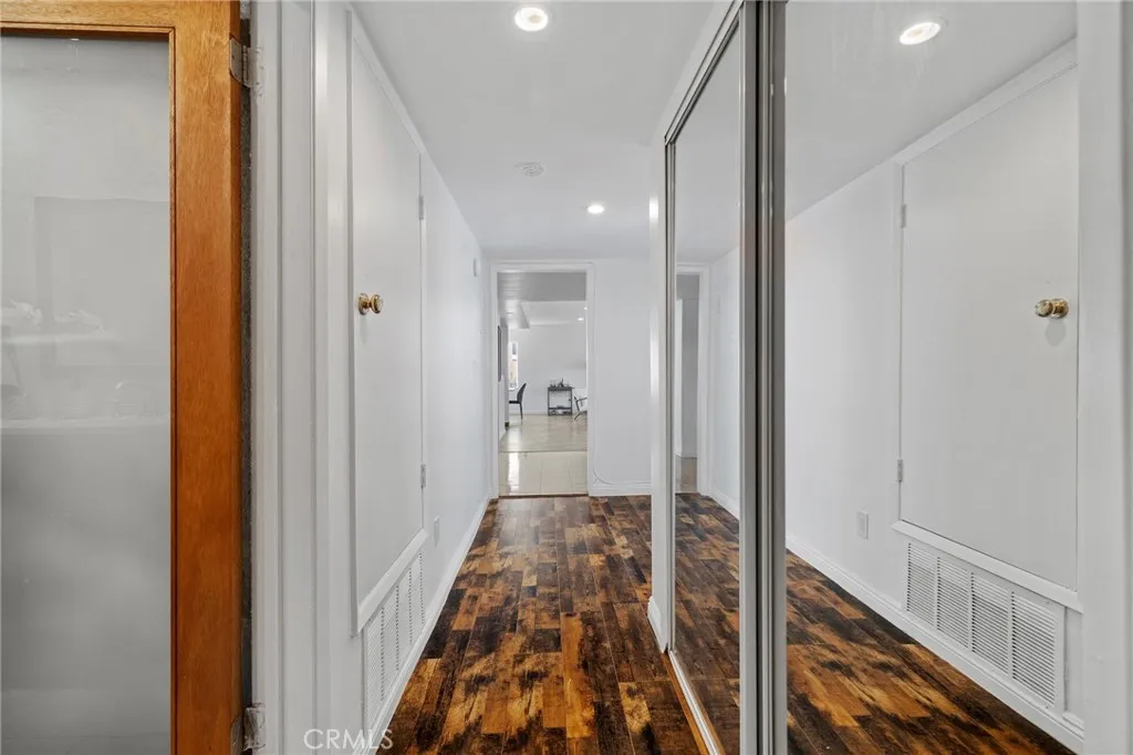 5339 Newcastle Avenue 112, Encino, California 91316 home-pic-21