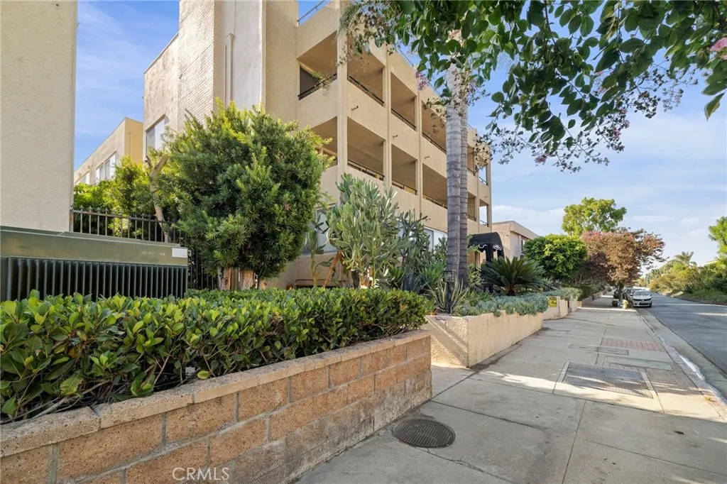 5339 Newcastle Avenue 112, Encino, California 91316 home-pic-38