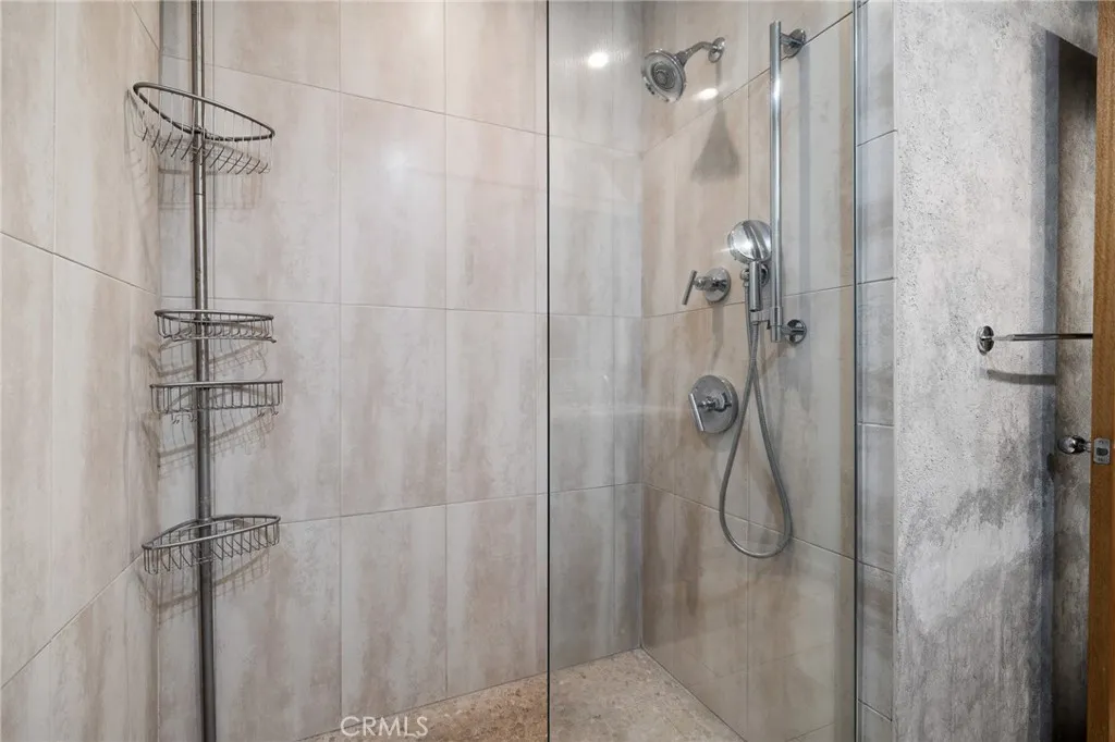 5339 Newcastle Avenue 112, Encino, California 91316 home-pic-23
