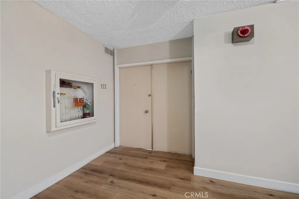 5339 Newcastle Avenue 112, Encino, California 91316 home-pic-36