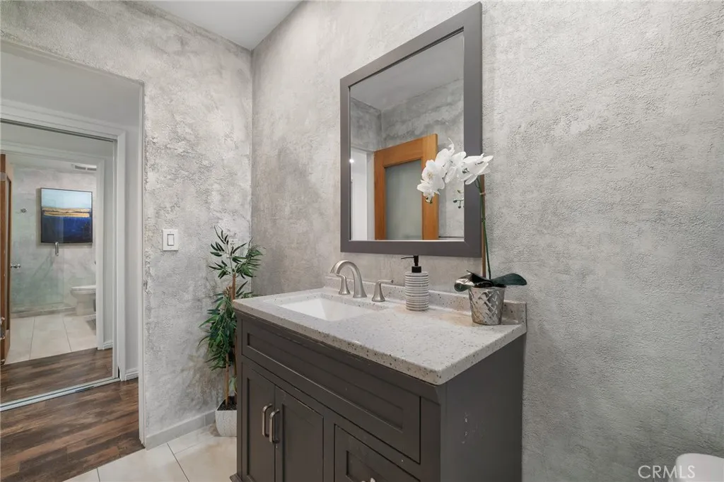 5339 Newcastle Avenue 112, Encino, California 91316 home-pic-24