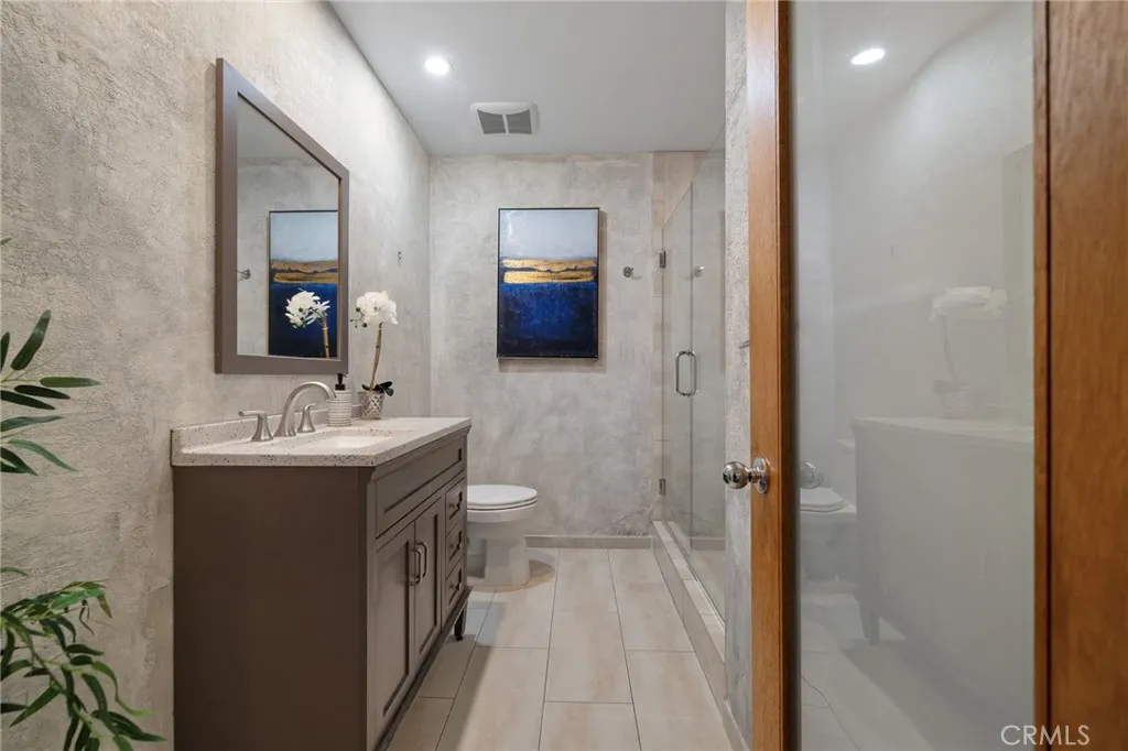 5339 Newcastle Avenue 112, Encino, California 91316 home-pic-22