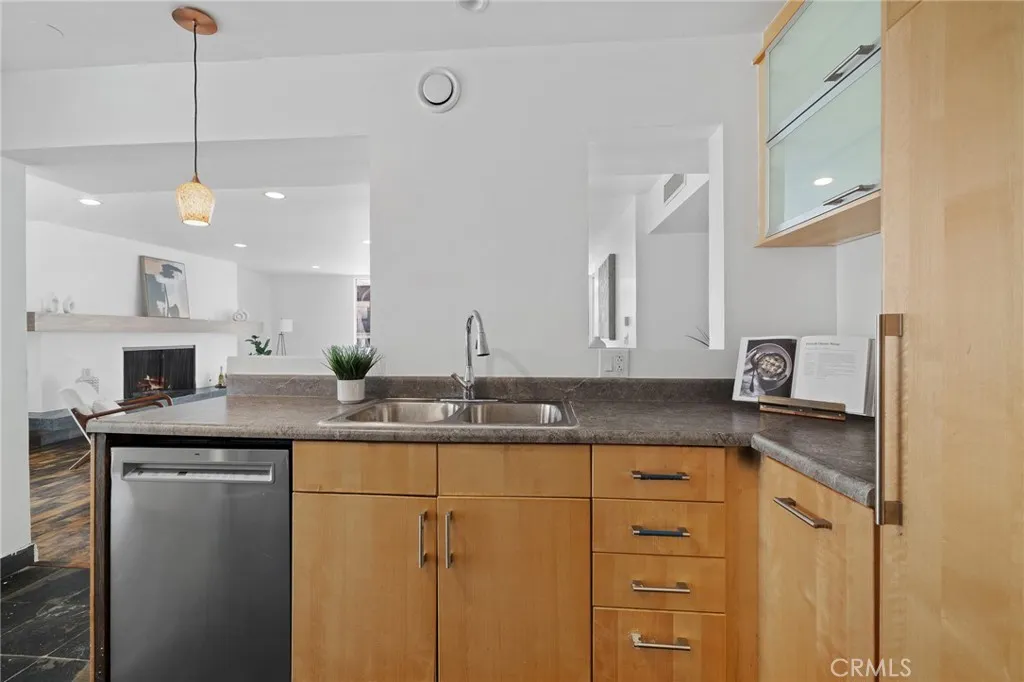 5339 Newcastle Avenue 112, Encino, California 91316 home-pic-16
