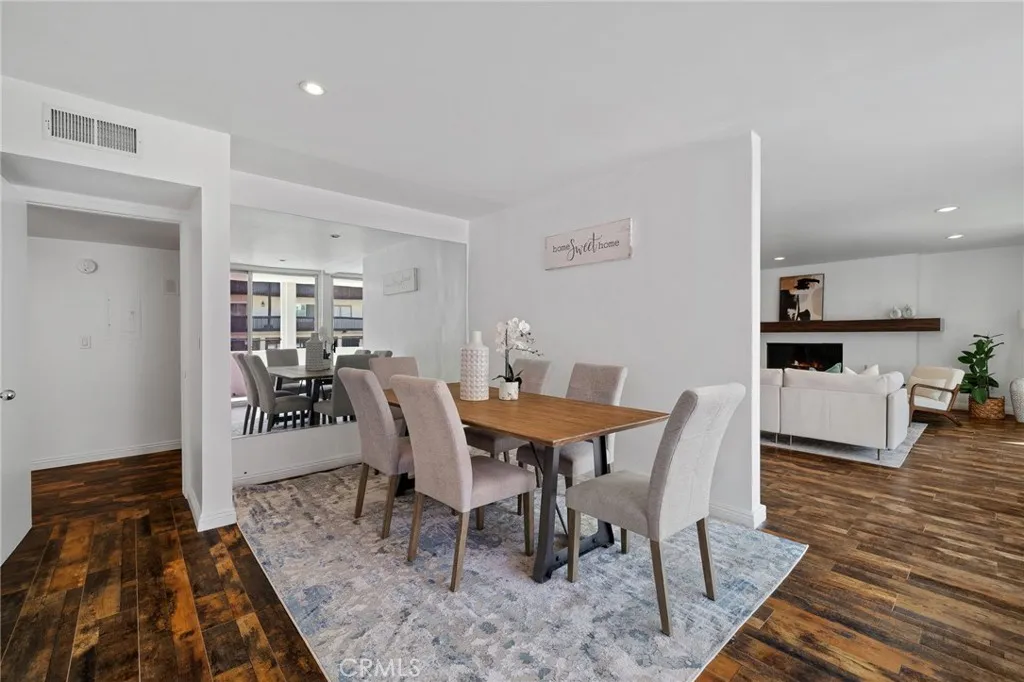 5339 Newcastle Avenue 112, Encino, California 91316 home-pic-10
