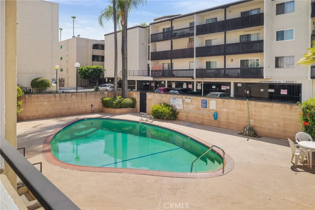 5339 Newcastle Avenue 112, Encino, California 91316 home-pic-33