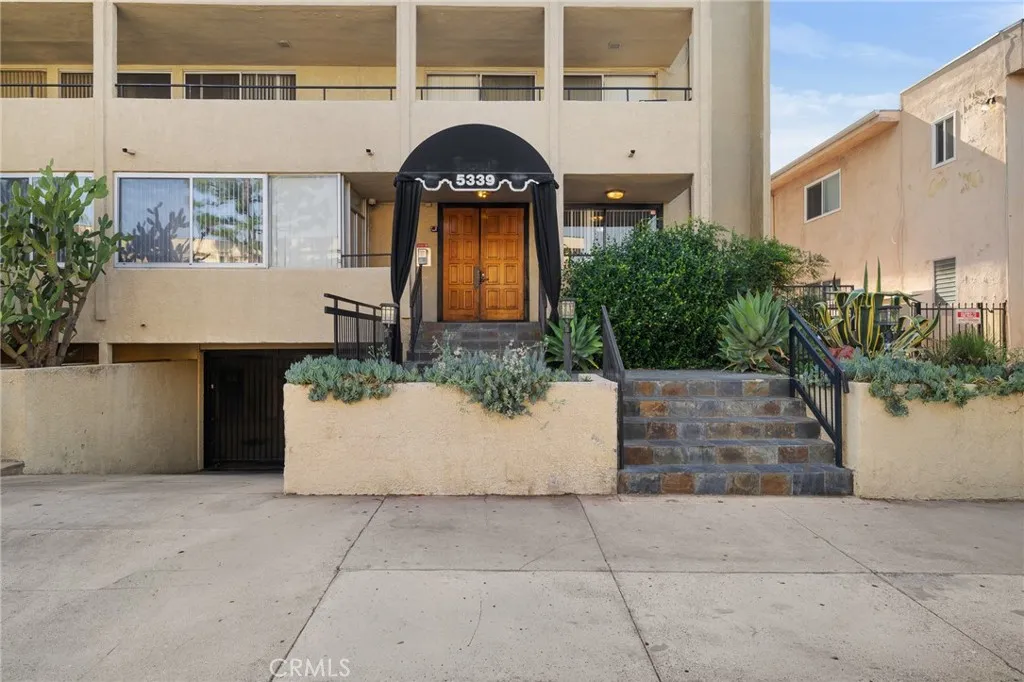 5339 Newcastle Avenue 112, Encino, California 91316 home-pic-39
